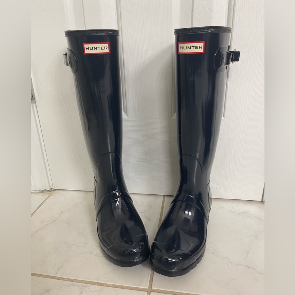 Hunter Woman’s Original Tall Glossy Rain Boots Navy Blue Size 9